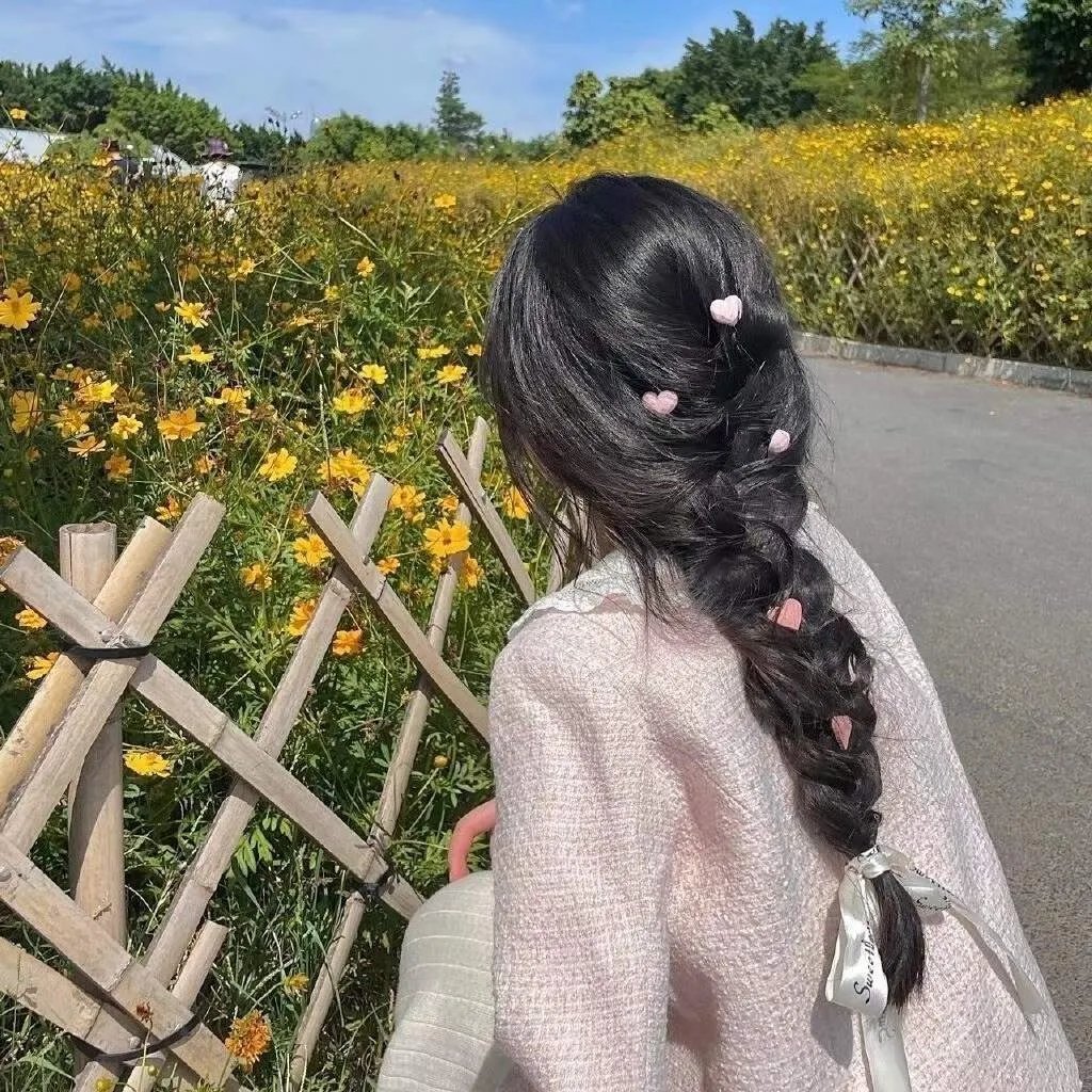 小姑娘艾萝依